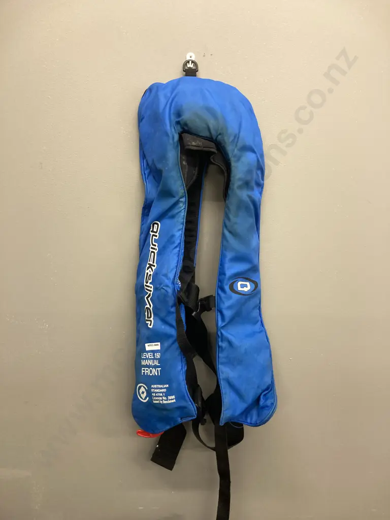 Pair of Quicksilver Level 150 PFD's, ManualEXP-150M, Adult Chest Size 70-170cm Image 1++